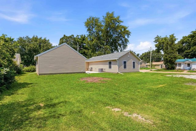 615 SW 4th Street, Independence, IA 50644