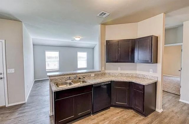 548 SE Fox Den Drive, Newcastle, OK 73065