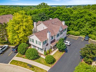 582 Fox Ridge Drive 582, Fox Lake, IL 60020