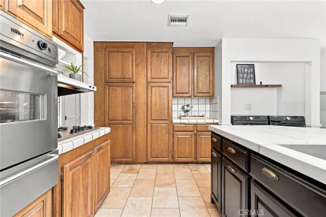8337 Lennox Avenue, Los Angeles, CA 91402
