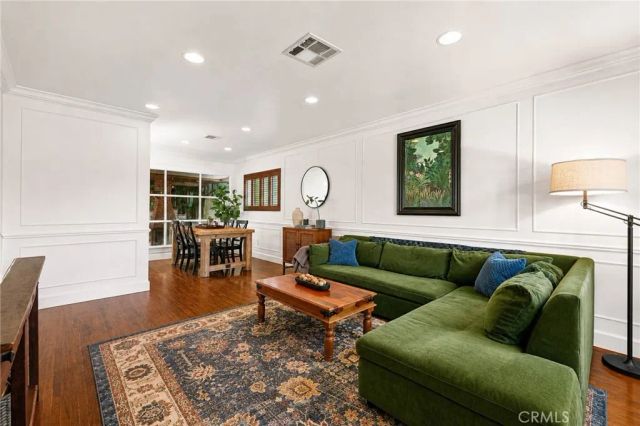 8337 Lennox Avenue, Los Angeles, CA 91402