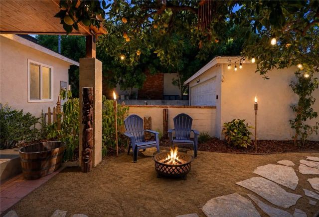 8337 Lennox Avenue, Los Angeles, CA 91402