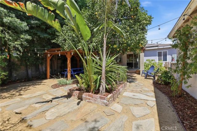 8337 Lennox Avenue, Los Angeles, CA 91402