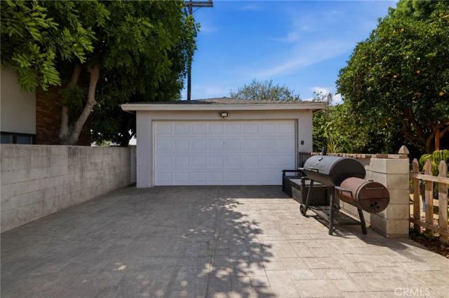 8337 Lennox Avenue, Los Angeles, CA 91402