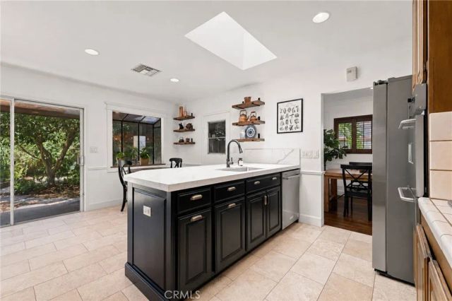 8337 Lennox Avenue, Los Angeles, CA 91402