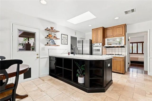 8337 Lennox Avenue, Los Angeles, CA 91402