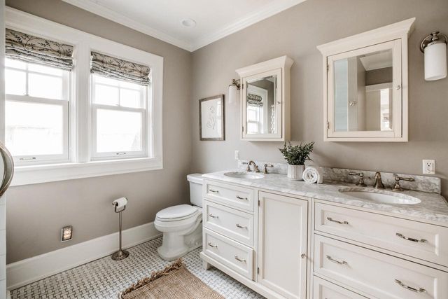 3048 Shepard AVENUE, Milwaukee, WI 53211
