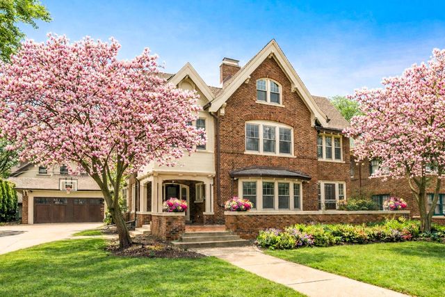 3048 Shepard AVENUE, Milwaukee, WI 53211