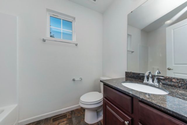 212 Commerce Street E, Aurora, IL 60504