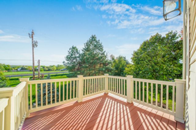 212 Commerce Street E, Aurora, IL 60504