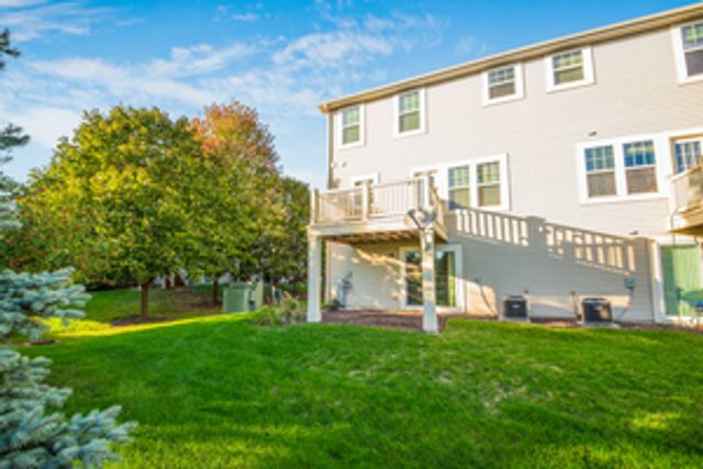 212 Commerce Street E, Aurora, IL 60504