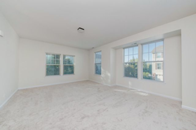 212 Commerce Street E, Aurora, IL 60504