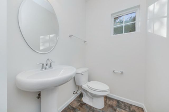 212 Commerce Street E, Aurora, IL 60504