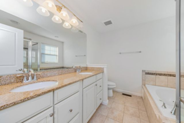 212 Commerce Street E, Aurora, IL 60504