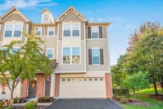 212 Commerce Street E, Aurora, IL 60504