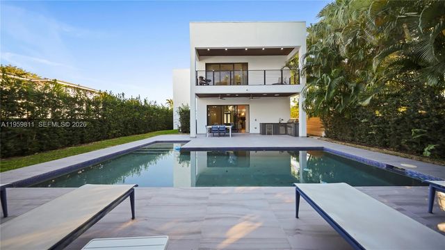 1629 NE 4th Pl, Fort Lauderdale, FL 33301