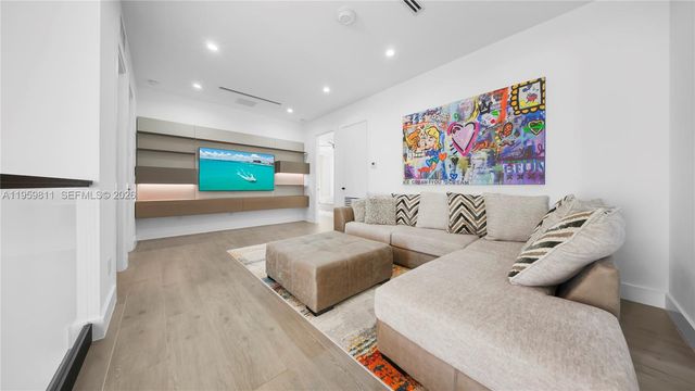 1629 NE 4th Pl, Fort Lauderdale, FL 33301