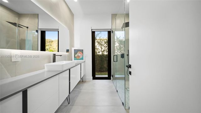 1629 NE 4th Pl, Fort Lauderdale, FL 33301