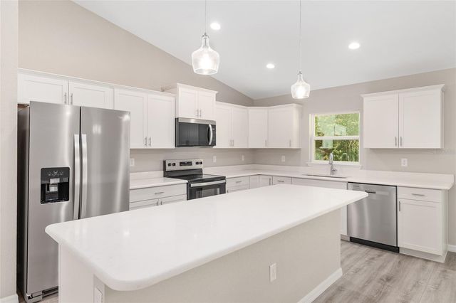 21010 SW 102ND STREET ROAD, Dunnellon, FL 34431