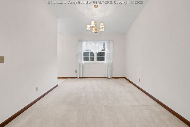 407 Lin Muir, Hurricane, WV 25526