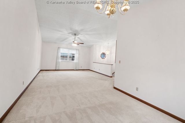 407 Lin Muir, Hurricane, WV 25526