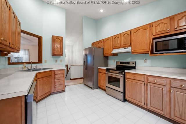 407 Lin Muir, Hurricane, WV 25526