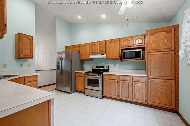 407 Lin Muir, Hurricane, WV 25526