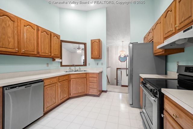 407 Lin Muir, Hurricane, WV 25526