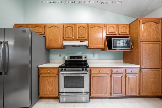 407 Lin Muir, Hurricane, WV 25526