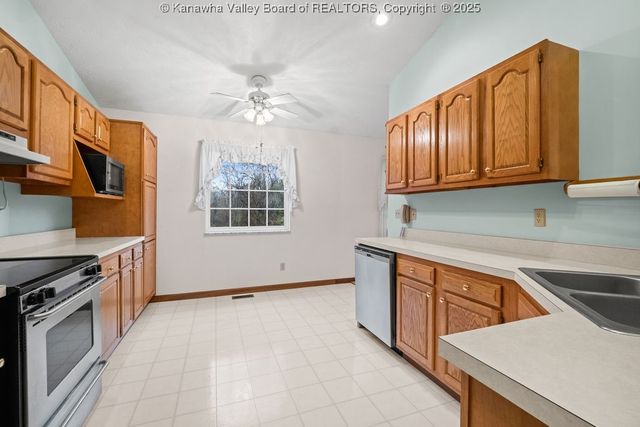 407 Lin Muir, Hurricane, WV 25526