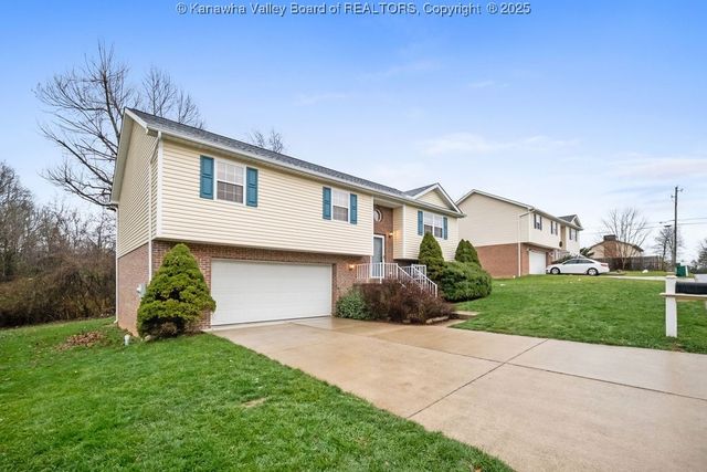 407 Lin Muir, Hurricane, WV 25526