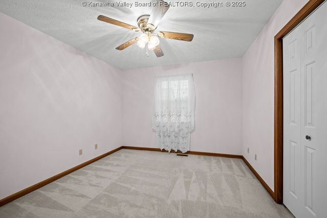 407 Lin Muir, Hurricane, WV 25526