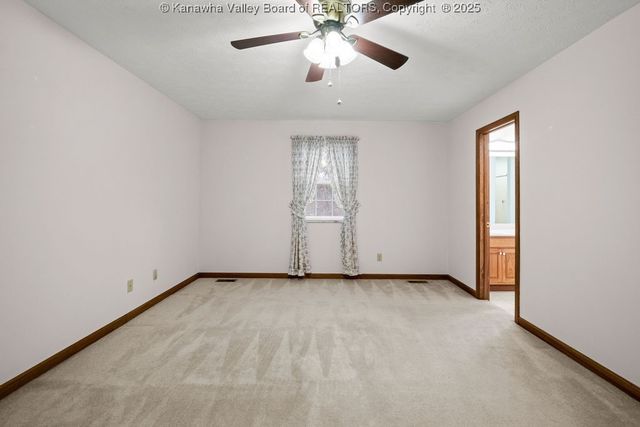 407 Lin Muir, Hurricane, WV 25526