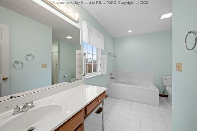 407 Lin Muir, Hurricane, WV 25526