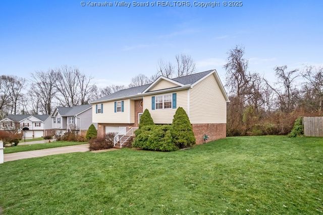 407 Lin Muir, Hurricane, WV 25526