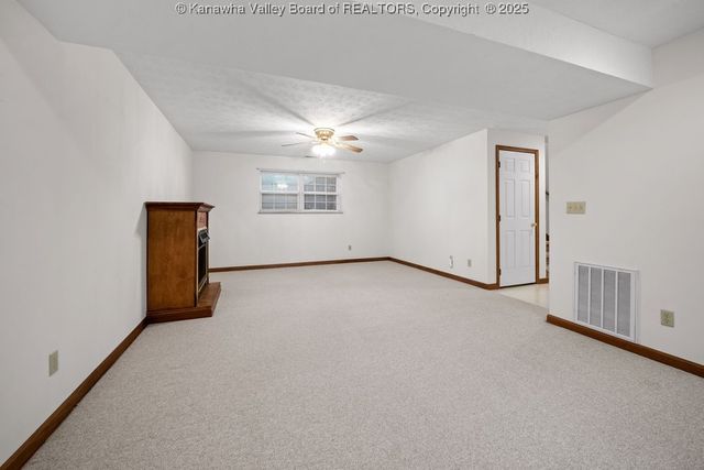 407 Lin Muir, Hurricane, WV 25526