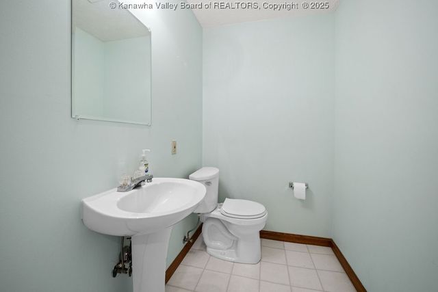 407 Lin Muir, Hurricane, WV 25526