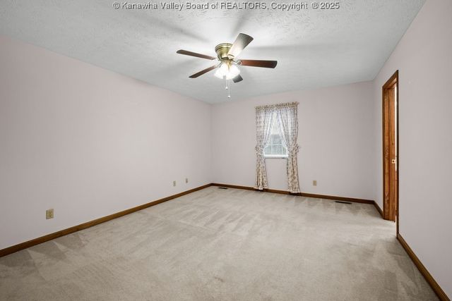 407 Lin Muir, Hurricane, WV 25526