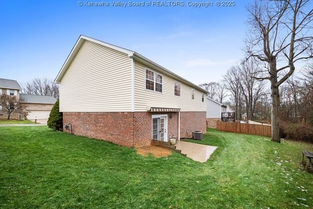 407 Lin Muir, Hurricane, WV 25526