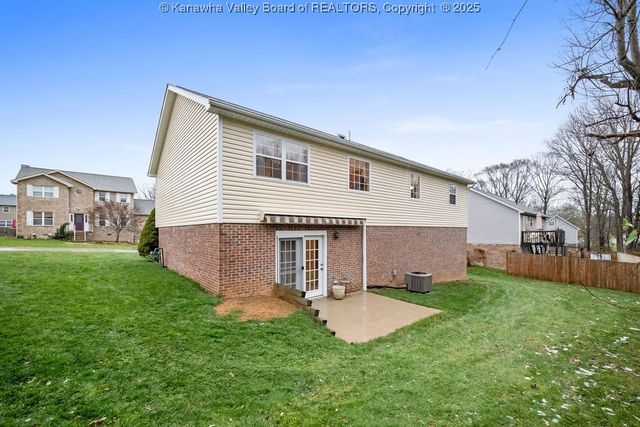 407 Lin Muir, Hurricane, WV 25526