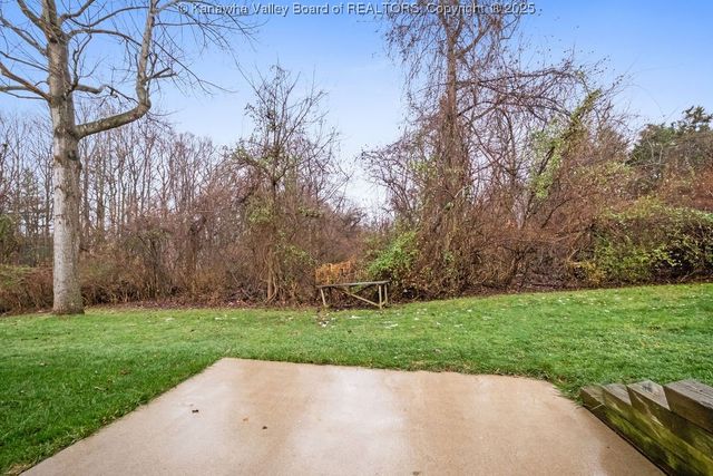 407 Lin Muir, Hurricane, WV 25526