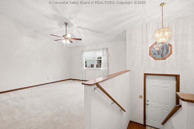 407 Lin Muir, Hurricane, WV 25526