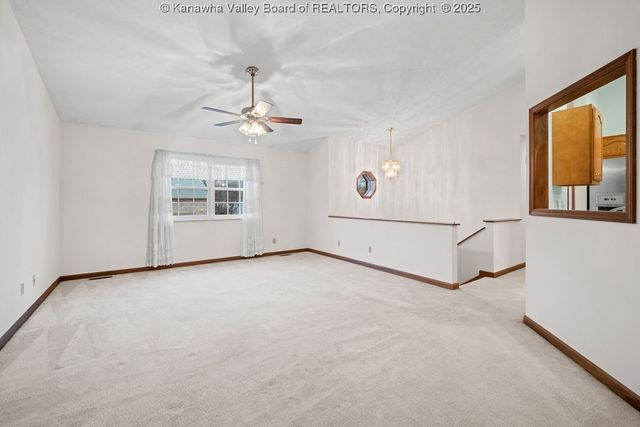 407 Lin Muir, Hurricane, WV 25526