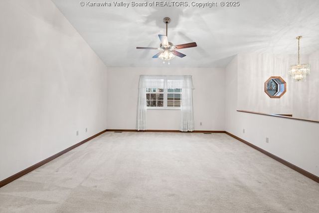 407 Lin Muir, Hurricane, WV 25526