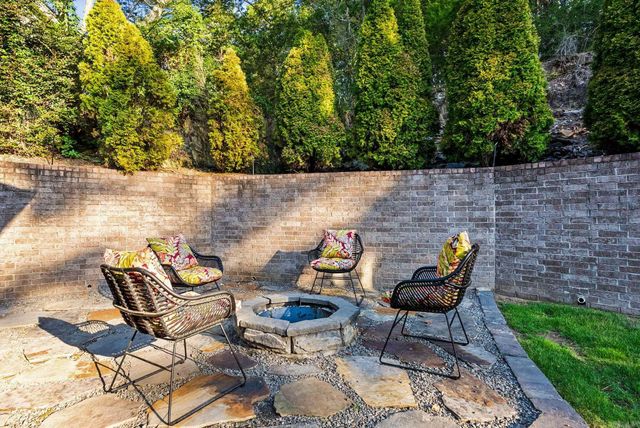 13500 Foxfield Lane, Little Rock, AR 72211