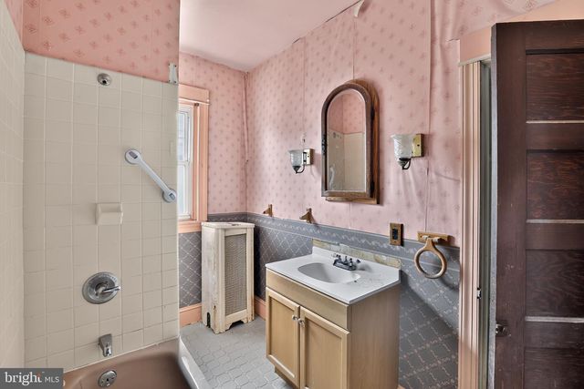 313 MONTGOMERY AVE, Jenkintown, PA 19046