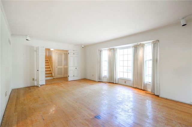 406 W 109th Street, Kansas City, MO 64114