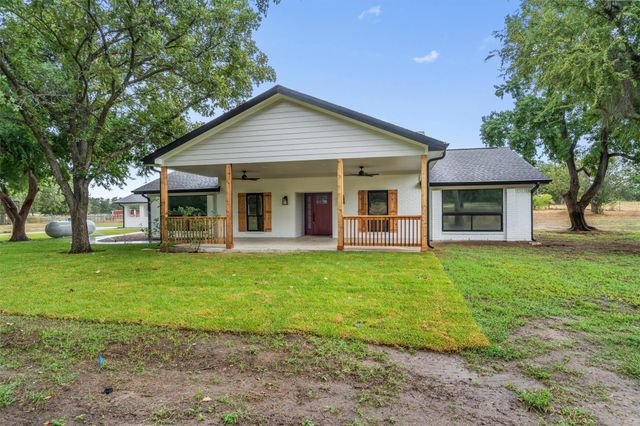 1037 Western Hills RD, Rockdale, TX 76567