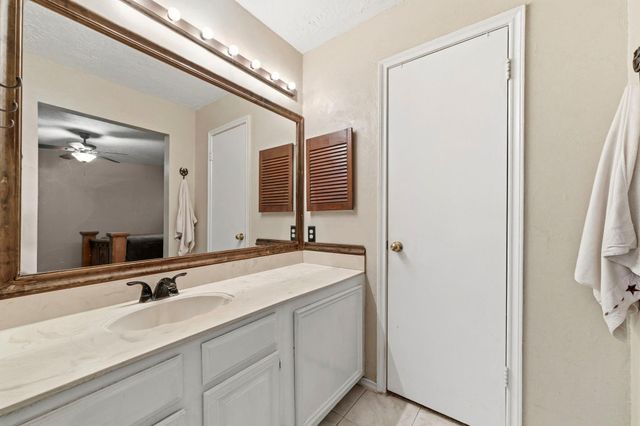 5603 Lynngate Drive, Spring, TX 77373