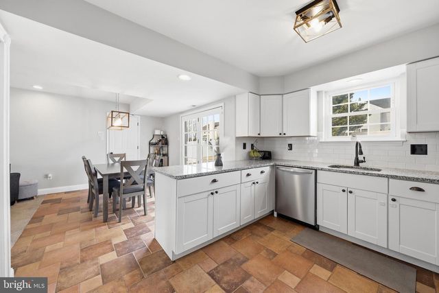 16 MULBERRY ST, Sicklerville, NJ 08081